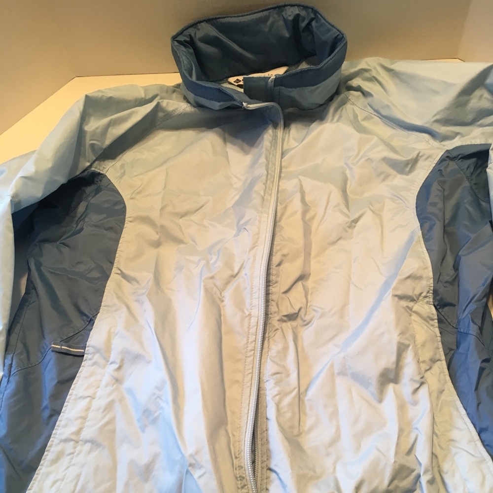 Blue Women’s Columbia wind jacket size Large
